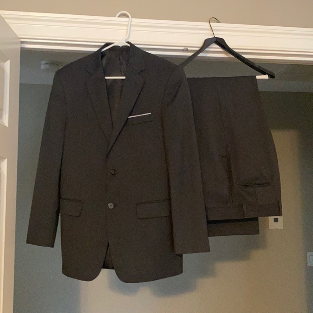 Mens dark gray pin stripe suit. Jacket 36 R,pants 32. Inseam is 33”